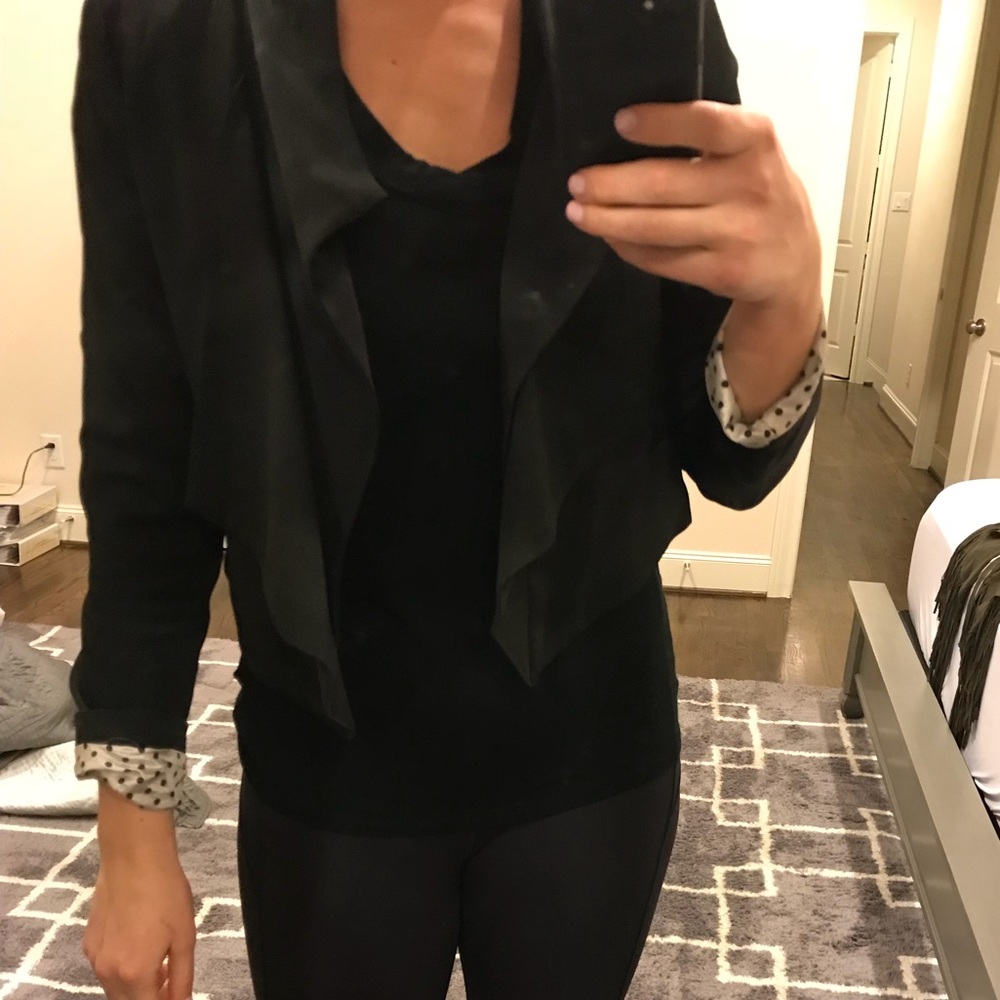 Doe & Rae Large Black Crop Blazer